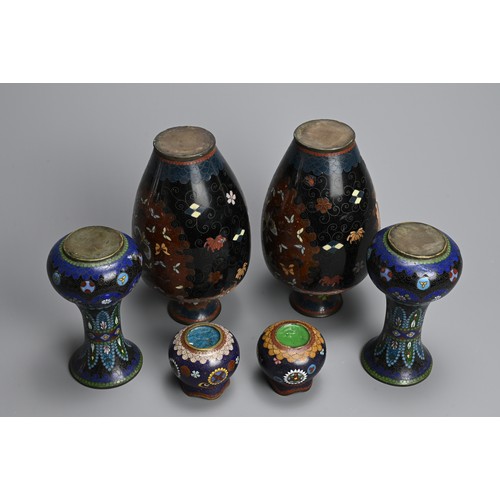 306 - THREE PAIRS OF JAPANESE CLOISONNE ENAMEL VASES, LATE MEIJI PERIOD/EARLY 20TH CENTURY. Comprising: a ... 