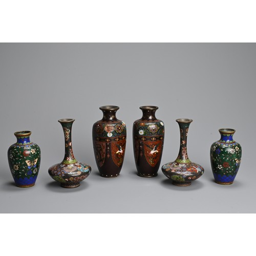 306 - THREE PAIRS OF JAPANESE CLOISONNE ENAMEL VASES, LATE MEIJI PERIOD/EARLY 20TH CENTURY. Comprising: a ... 