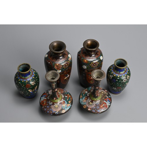 306 - THREE PAIRS OF JAPANESE CLOISONNE ENAMEL VASES, LATE MEIJI PERIOD/EARLY 20TH CENTURY. Comprising: a ... 