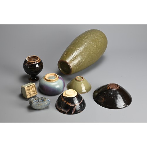 321 - A GROUP OF CHINESE AND EAST ASIAN CERAMIC ITEMS. To include a tall oviform Yaozhou style vase with c... 