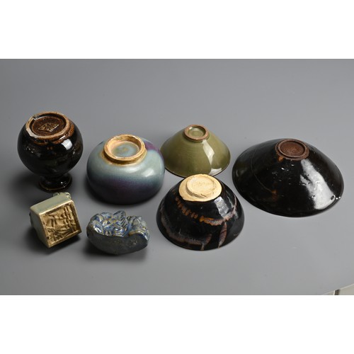 321 - A GROUP OF CHINESE AND EAST ASIAN CERAMIC ITEMS. To include a tall oviform Yaozhou style vase with c... 