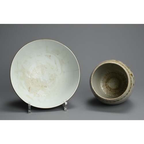 325 - TWO CHINESE / VIETNAMESE PORCELAIN ITEMS, 19TH CENTURY. To include a Blue de Hue bowl for the Vietna... 