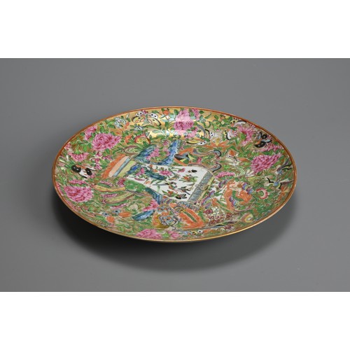 18 - A CHINESE GILT FAMILLE ROSE PORCELAIN DISH, MID 19TH CENTURY. Decorated with a vase surrounded by dr... 