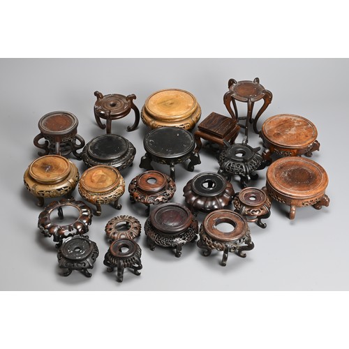 343 - A QUANTITY OF CHINESE WOOD DISPLAY STANDS, 19/20TH CENTURY. All of raised circular form to include o... 