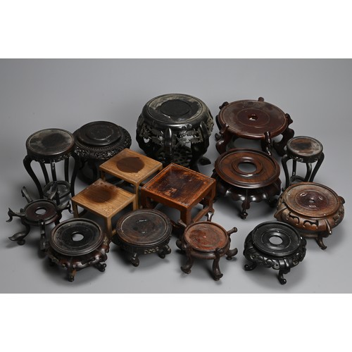 345 - A QUANTITY OF CHINESE WOOD DISPLAY STANDS, 19/20TH CENTURY. To include twelve circular stands on rai... 