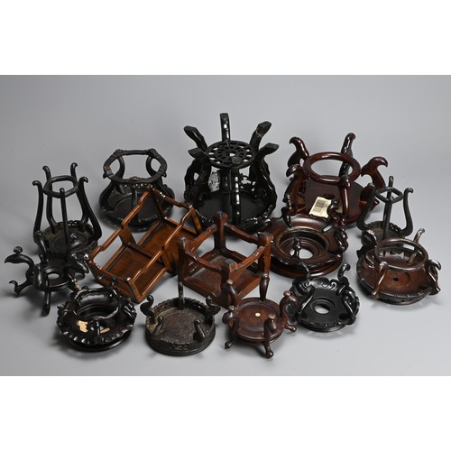 345 - A QUANTITY OF CHINESE WOOD DISPLAY STANDS, 19/20TH CENTURY. To include twelve circular stands on rai... 