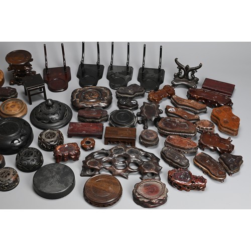 346 - A QUANTITY OF CHINESE WOOD DISPLAY STANDS AND COVERS, 19/20TH CENTURY. To include four cup and sauce... 