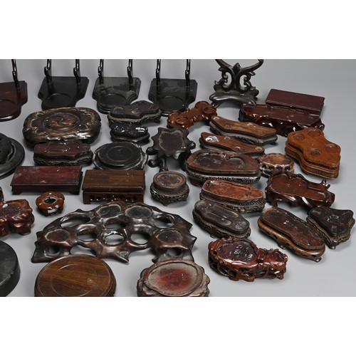 346 - A QUANTITY OF CHINESE WOOD DISPLAY STANDS AND COVERS, 19/20TH CENTURY. To include four cup and sauce... 