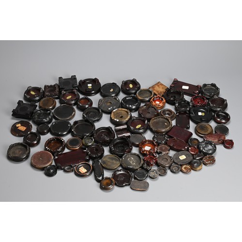 349 - A QUANTITY OF SMALLER CHINESE WOOD AND CERAMIC DISPLAY STANDS. To include sixteen miniature brown gl... 