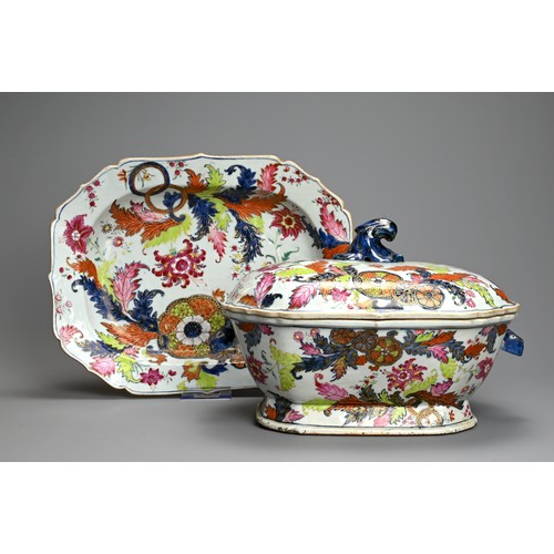 251 - A LARGE CHINESE PSEUDO TOBACCO LEAF PATTERN PORCELAIN TUREEN, COVER AND STAND, 18TH CENTURY. Octagon... 