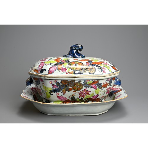 251 - A LARGE CHINESE PSEUDO TOBACCO LEAF PATTERN PORCELAIN TUREEN, COVER AND STAND, 18TH CENTURY. Octagon... 