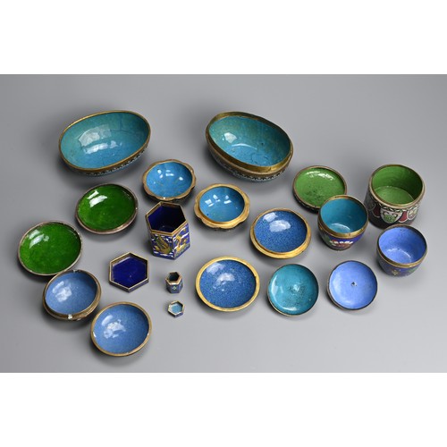 308 - TEN CHINESE AND JAPANESE SMALL CLOISONNE BOXES AND COVERS, LATE 19TH/EARLY 20TH CENTURY. Including: ... 