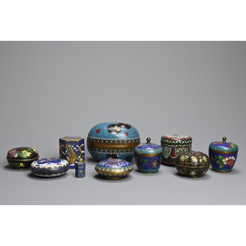 308 - TEN CHINESE AND JAPANESE SMALL CLOISONNE BOXES AND COVERS, LATE 19TH/EARLY 20TH CENTURY. Including: ... 