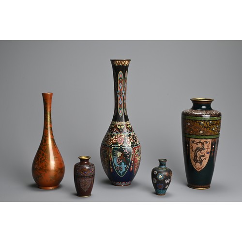 309 - A GROUP OF FIVE JAPANESE CLOISONNE ENAMEL VASES, LATE MEIJI PERIOD-EARLY 20TH CENTURY. Comprising: a... 