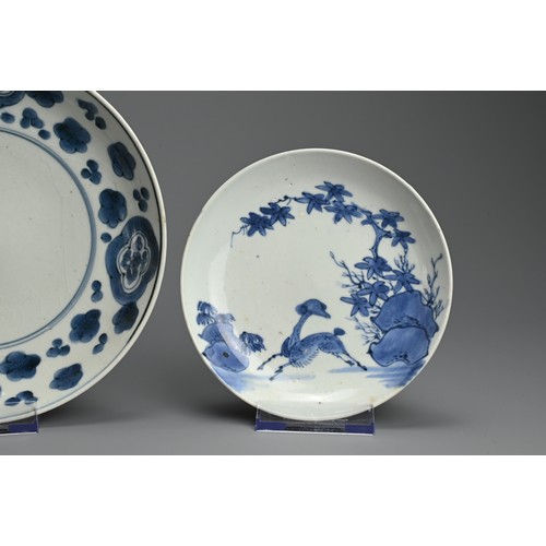 368 - A JAPANESE ARITA BLUE AND WHITE SAUCER-DISH AND A SAUCER, EDO PERIOD, 18TH CENTURY AND A BLUE, WHITE... 