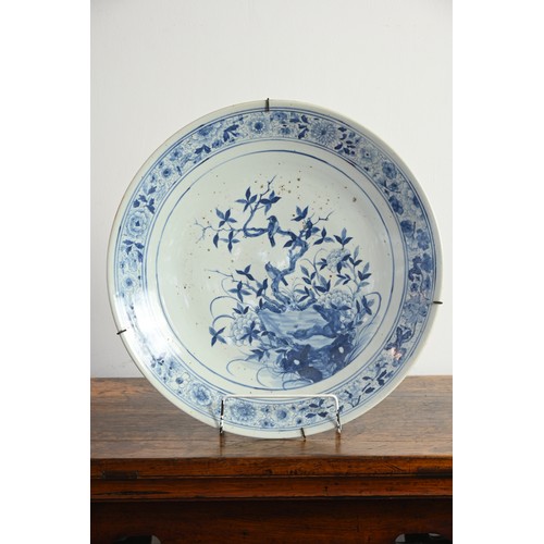 102 - A LARGE CHINESE BLUE AND WHITE PORCELAIN CHARGER, 19TH CENTURY. Finely decorated with birds perched ... 