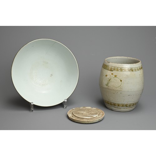 325 - TWO CHINESE / VIETNAMESE PORCELAIN ITEMS, 19TH CENTURY. To include a Blue de Hue bowl for the Vietna... 