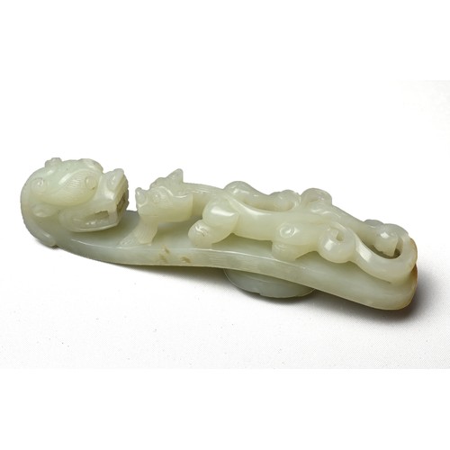 377 - A LARGE CHINESE PALE CELADON JADE BELT HOOK, QING DYNASTY, 18/19TH CENTURY. Carved in openwork on to... 