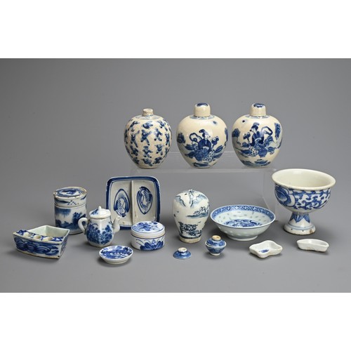 145 - A GROUP OF CHINESE BLUE AND WHITE PORCELAIN ITEMS, 19/20TH CENTURY. Seventeen in total to include a ... 