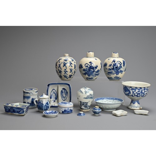 145 - A GROUP OF CHINESE BLUE AND WHITE PORCELAIN ITEMS, 19/20TH CENTURY. Seventeen in total to include a ... 