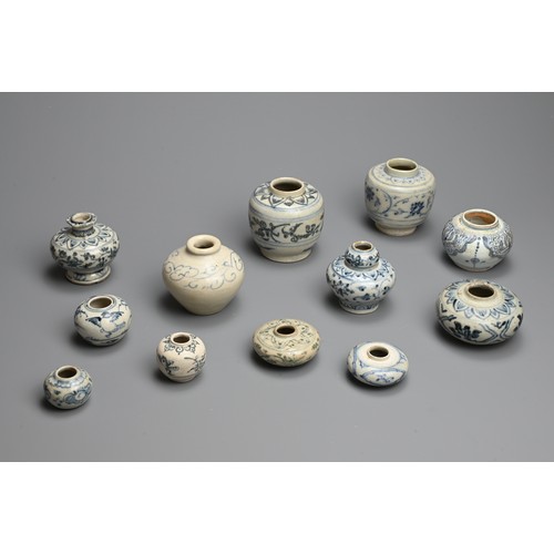 129 - A GROUP OF ANNAMESE BLUE AND WHITE PORCELAIN JARS, 15/16TH CENTURY. Of various forms decorated with ... 