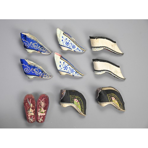 232 - FOUR PAIRS OF CHINESE EMBROIDERED SILK LOTUS SHOES AND ONE PAIR OF SLIPPERS, LATE QING DYNASTY-EARLY... 