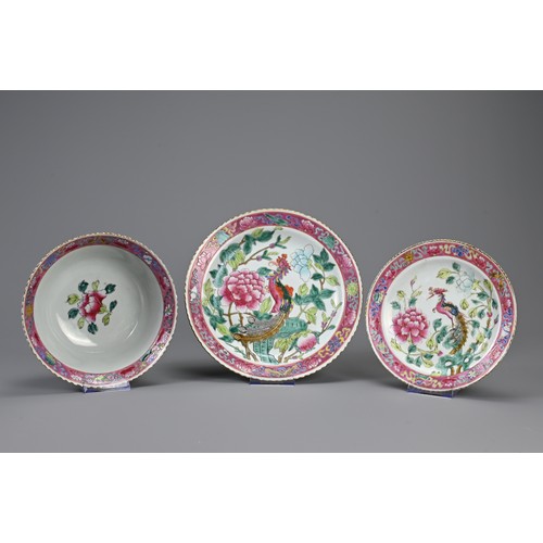 32 - A GROUP OF LARGER STRAITS CHINESE NYONYA FAMILLE ROSE PORCELAIN BOWL AND DISHES, 19/20TH CENTURY. Lo... 