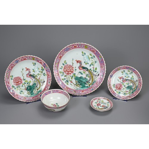 33 - A SET OF STRAITS CHINESE NYONYA FAMILLE ROSE PORCELAIN BOWLS AND DISHES, EARLY 20TH CENTURY. Lobed b... 