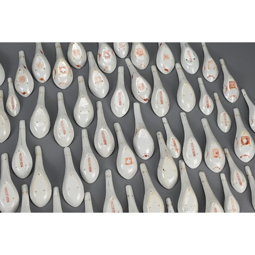 38 - A QUANTITY OF STRAITS CHINESE NYONYA FAMILLE ROSE PORCELAIN SPOONS, 19/20TH CENTURY. Matching in dec... 