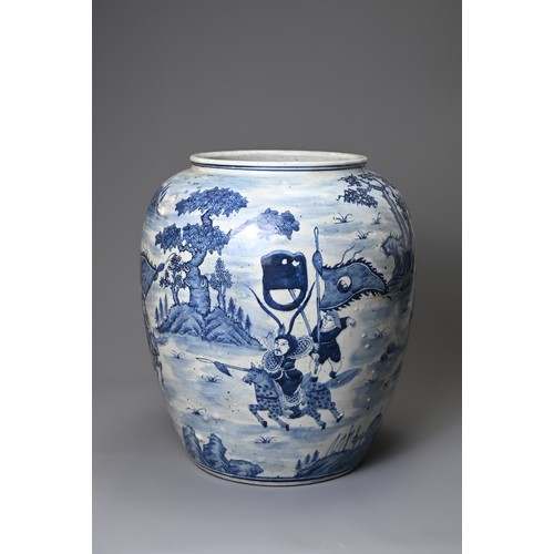 161 - A LARGE 20TH CENTURY CHINESE PORCELAIN BLUE AND WHITE OVIFORM VASE. Painted with warriors on horseba... 