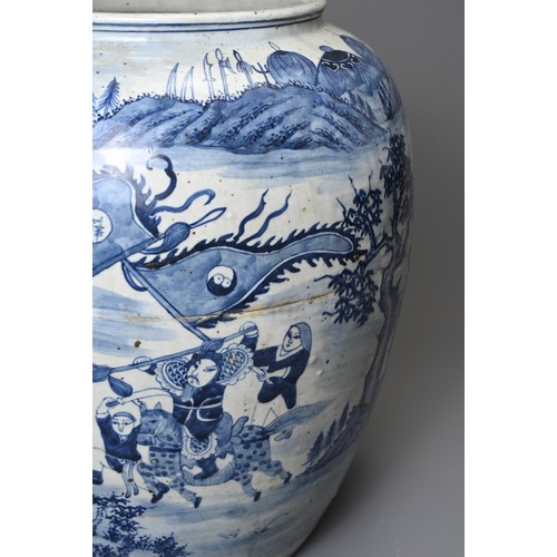 161 - A LARGE 20TH CENTURY CHINESE PORCELAIN BLUE AND WHITE OVIFORM VASE. Painted with warriors on horseba... 