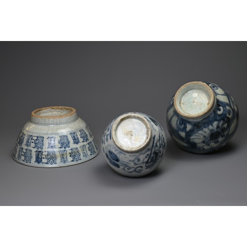 135 - TWO CHINESE LATE MING DYNASTY PORCELAIN BLUE AND WHITE OVIFORM JARS AND A BOWL. Comprising: two ovif... 