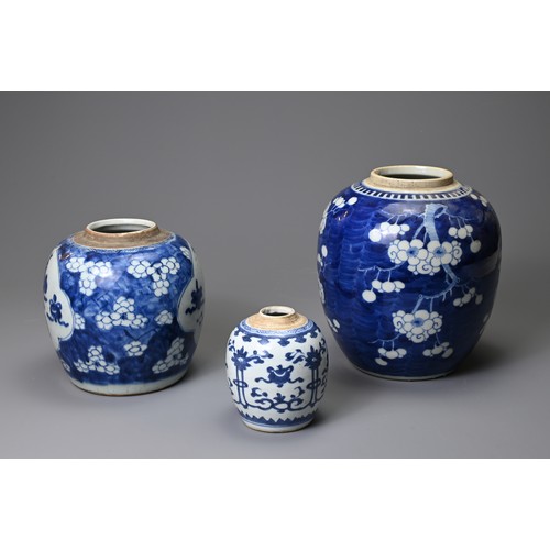 137 - THREE CHINESE PORCELAIN BLUE AND WHITE GINGER JARS, KANGXI (1661-1722) AND LATER. Comprising: a smal... 