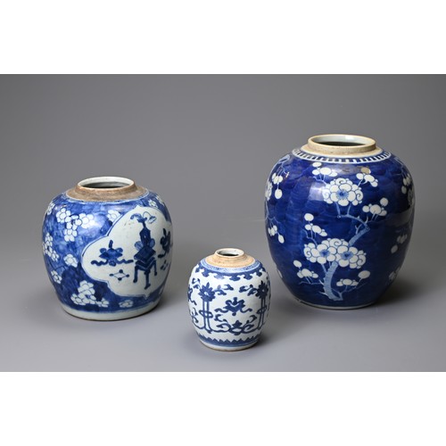 137 - THREE CHINESE PORCELAIN BLUE AND WHITE GINGER JARS, KANGXI (1661-1722) AND LATER. Comprising: a smal... 