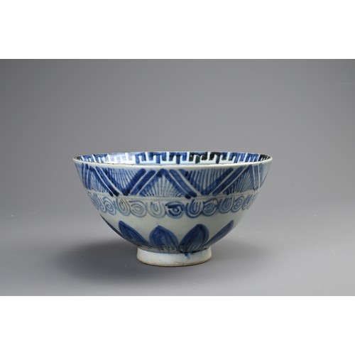 147 - A CHINESE PORCELAIN BLUE AND WHITE OVIFORM JAR IN THE KANGXI-STYLE, A CYLINDRICAL JAR AND A BOWL, 19... 