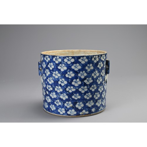 147 - A CHINESE PORCELAIN BLUE AND WHITE OVIFORM JAR IN THE KANGXI-STYLE, A CYLINDRICAL JAR AND A BOWL, 19... 