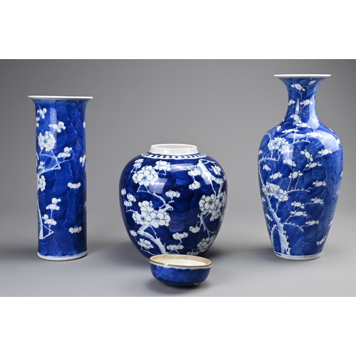 105 - THREE CHINESE BLUE AND WHITE PORCELAIN ITEMS, 19/20TH CENTURY. To include a globular jar and cover; ... 