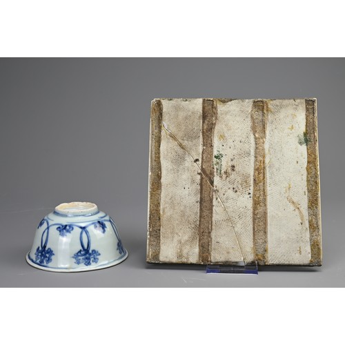 106 - TWO CHINESE BLUE AND WHITE PORCELAIN ITEMS, MING / QING DYNASTY. To include a bowl decorated with sc... 