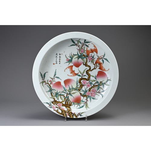 150 - A LARGE CHINESE FAMILLE ROSE PORCELAIN DEEP DISH, 20TH CENTURY. Heavily potted with rounded body and... 