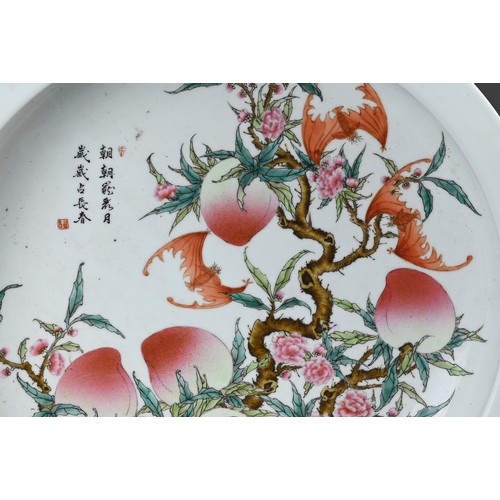 150 - A LARGE CHINESE FAMILLE ROSE PORCELAIN DEEP DISH, 20TH CENTURY. Heavily potted with rounded body and... 