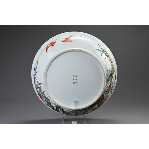 150 - A LARGE CHINESE FAMILLE ROSE PORCELAIN DEEP DISH, 20TH CENTURY. Heavily potted with rounded body and... 