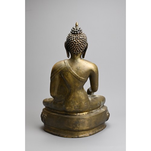 204 - A TIBETAN CAST BRONZE FIGURE OF SHAKYAMUNI, 20TH CENTURY. Seated on a lotus base dressed in robes de... 