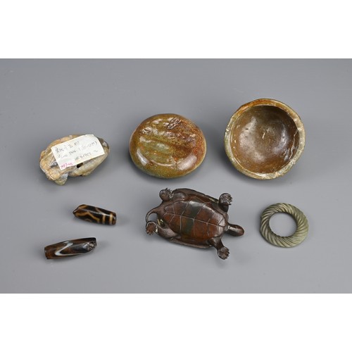 111 - A MIXED GROUP OF CHINESE / JAPANESE ITEMS, 19/20TH CENTURY. To include a bronze water dropper in the... 