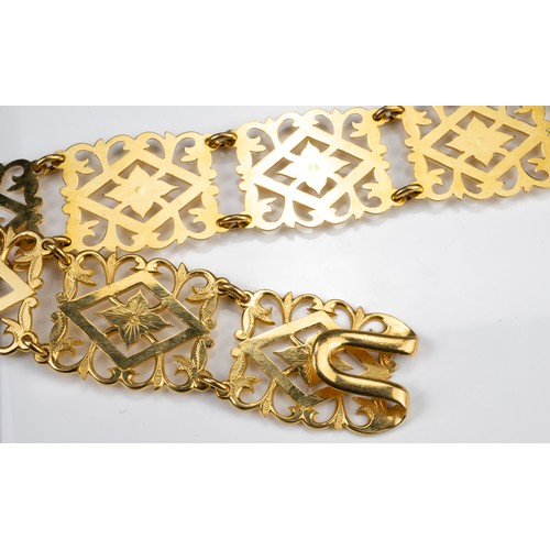 53 - A HEAVY HIGH CARAT PERANAKAN YELLOW GOLD BELT, MID 20TH CENTURY. Twenty three links with a pierced p... 