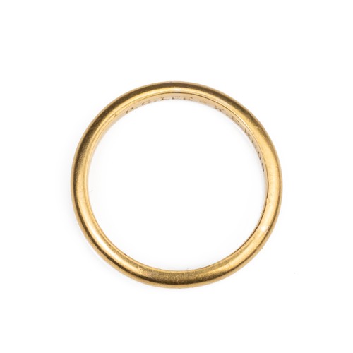 45 - A 22CT YELLOW GOLD BAND, MID 20TH CENTURY. Engraved P.G.LEE - K.E.KHOO. Stamped 22. Ring size P. Wei... 