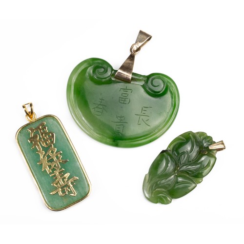 61 - A GROUP OF THREE JADE PENDANTS, 20TH CENTURY. To include a carved peach group pendant (4.5cm long). ... 