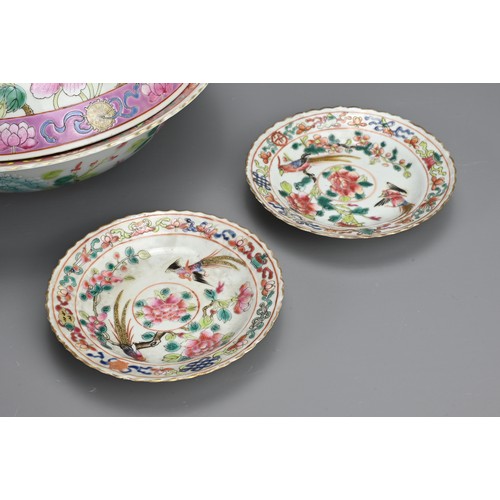 23 - A GROUP OF STRAITS CHINESE NYONYA FAMILLE ROSE PORCELAIN ITEMS, 19/20TH CENTURY. To include a bowl a... 