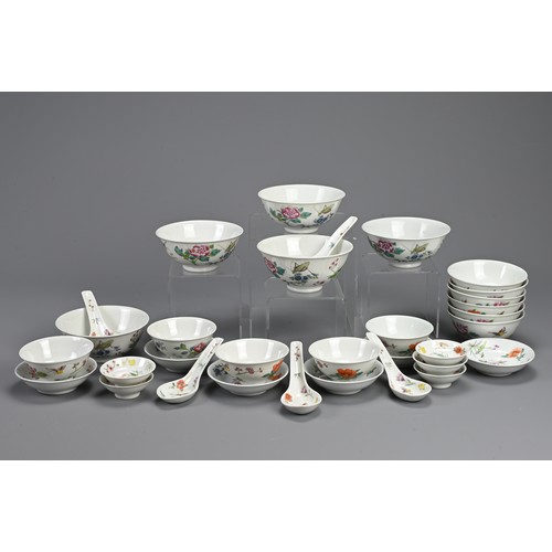 107 - A QUANTITY OF CHINESE FAMILLE ROSE PORCELAIN ITEMS, 20TH CENTURY. To include sixteen bowls of three ... 