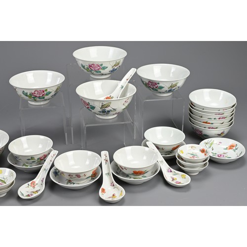 107 - A QUANTITY OF CHINESE FAMILLE ROSE PORCELAIN ITEMS, 20TH CENTURY. To include sixteen bowls of three ... 