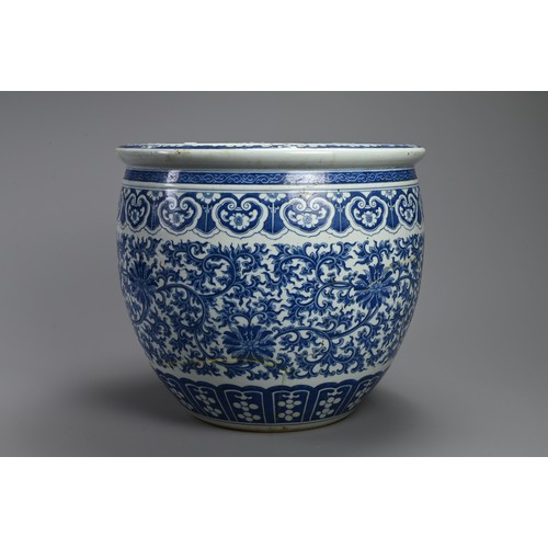 94 - A LARGE 19TH CENTURY CHINESE PORCELAIN BLUE AND JARDINIERE. Painted in the Ming style with lotus, tr... 